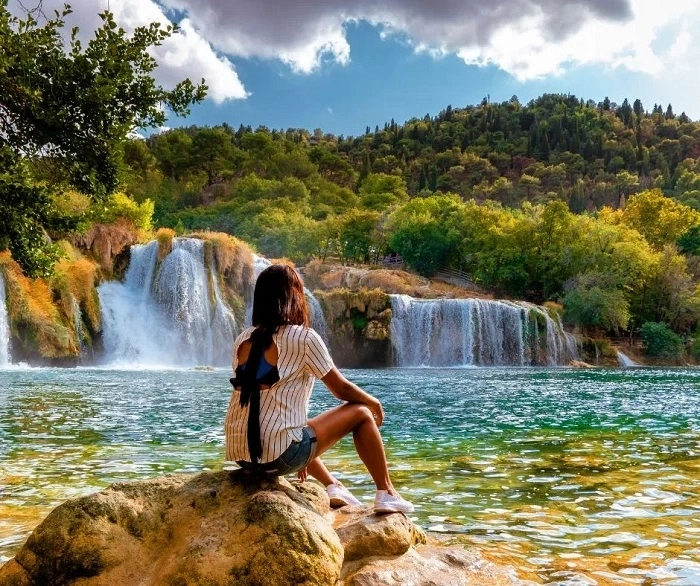 Waterfall Puns for Social Media Captions (1)