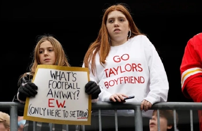 Daily Taylor Swift Football Puns (1)